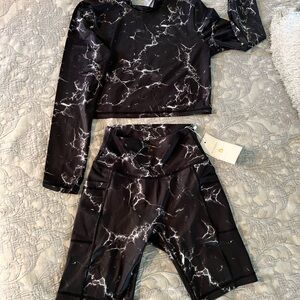 BUFF BUNNY
Black Marble Print Activewear Set